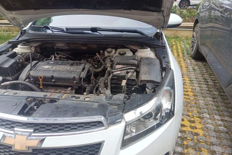 Used Chevrolet Cruze 2013 1.8L SE AT Engine Bay Left