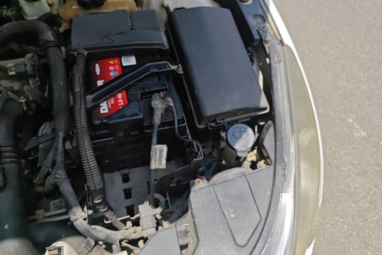 Used Chevrolet Cruze 2013 Hatchback 1.6T Automatic Flagship Model Engine Bay Left