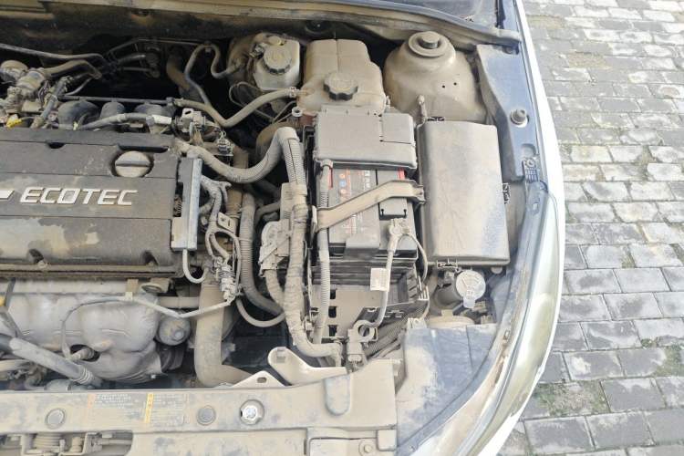 Used Chevrolet Cruze 2013 1.6L SE MT Engine Bay Left