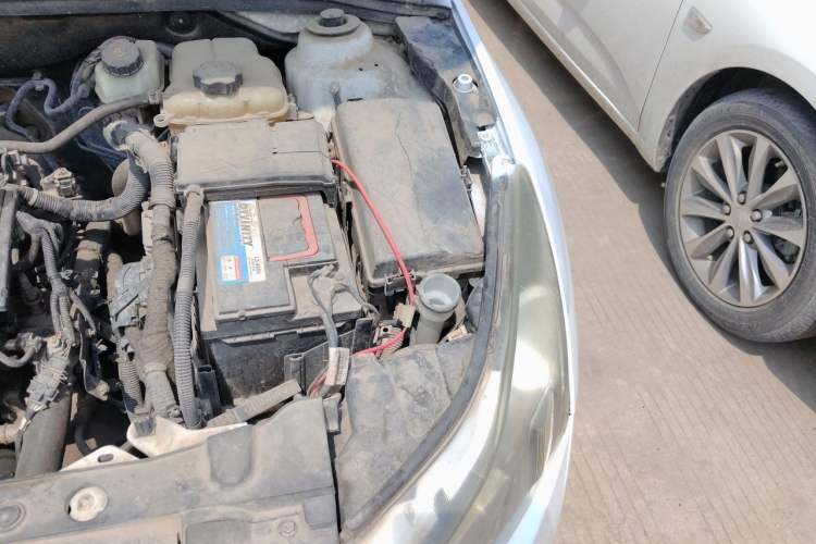 Used Chevrolet Cruze 2013 1.6L SL MT Engine Bay Left