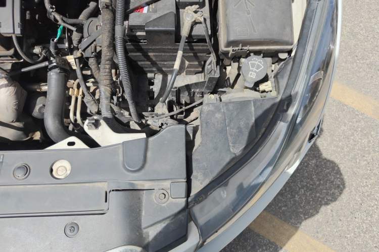 Used Chevrolet Cruze 2013 1.6L SE AT Engine Bay Left