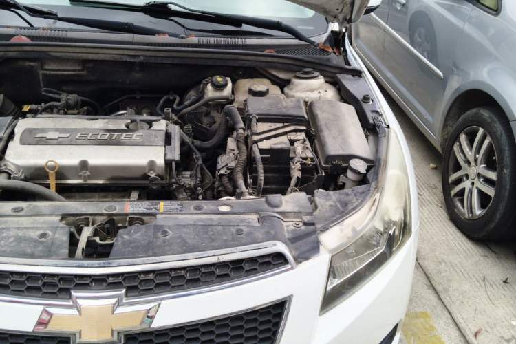Used Chevrolet Cruze 2013 1.6L SL MT Engine Bay Left