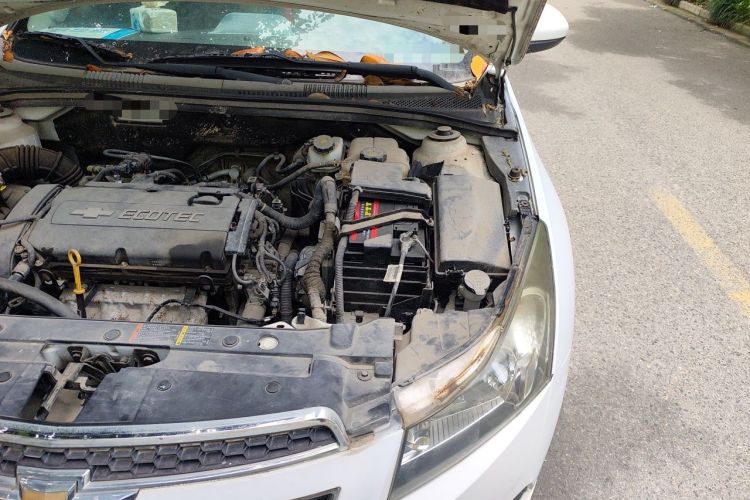 Used Chevrolet Cruze 2013 1.6L SE MT Engine Bay Left