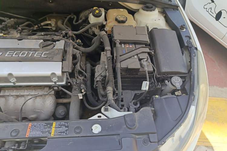Used Chevrolet Cruze 2013 Hatchback 1.6L Manual Luxury Model Engine Bay Left