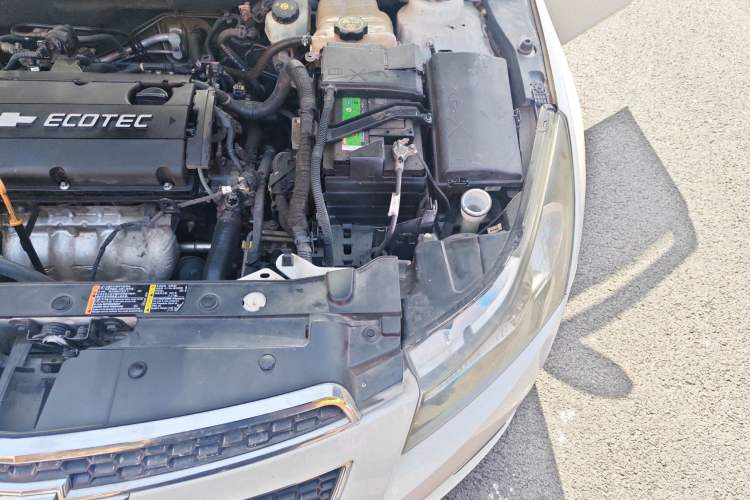 Used Chevrolet Cruze 2013 Hatchback 1.6L Automatic Luxury Model Engine Bay Left
