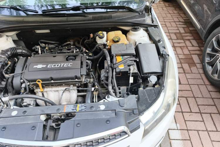 Used Chevrolet Cruze 2013 1.8L SE AT Engine Bay Left