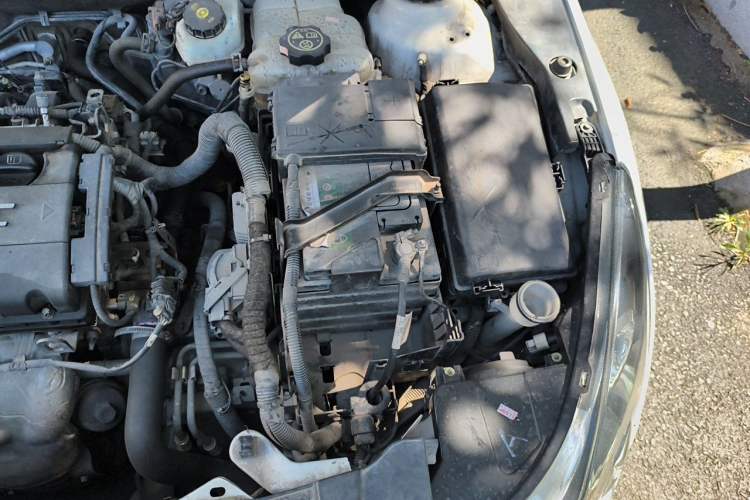 Used Chevrolet Cruze 2013 1.8L SE AT Engine Bay Left