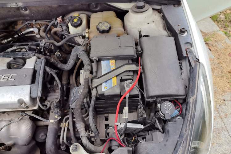 Used Chevrolet Cruze 2013 1.6L SE AT Engine Bay Left