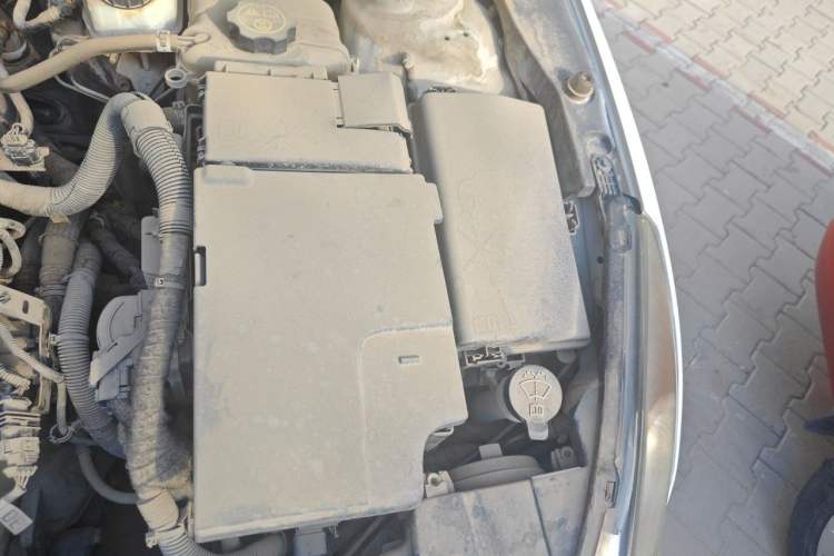 Used Chevrolet Cruze 2013 1.6L SL MT Engine Bay Left