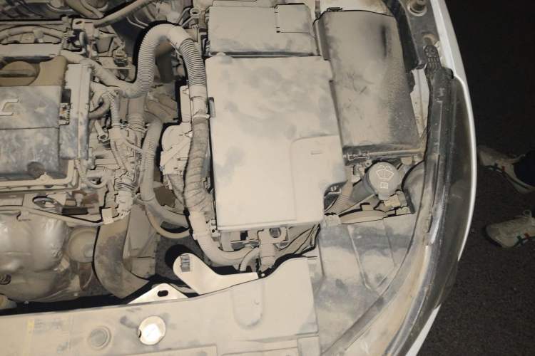 Used Chevrolet Cruze 2013 1.6L SL Sunroof Edition MT Engine Bay Left