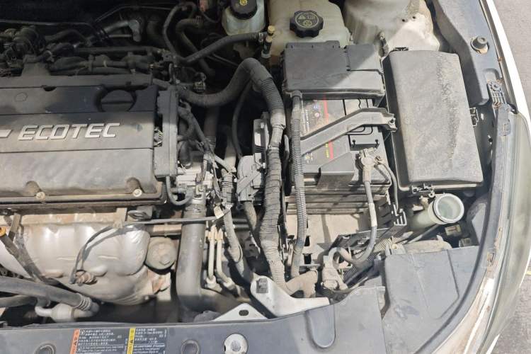Used Chevrolet Cruze 2013 1.6L SE AT Engine Bay Left