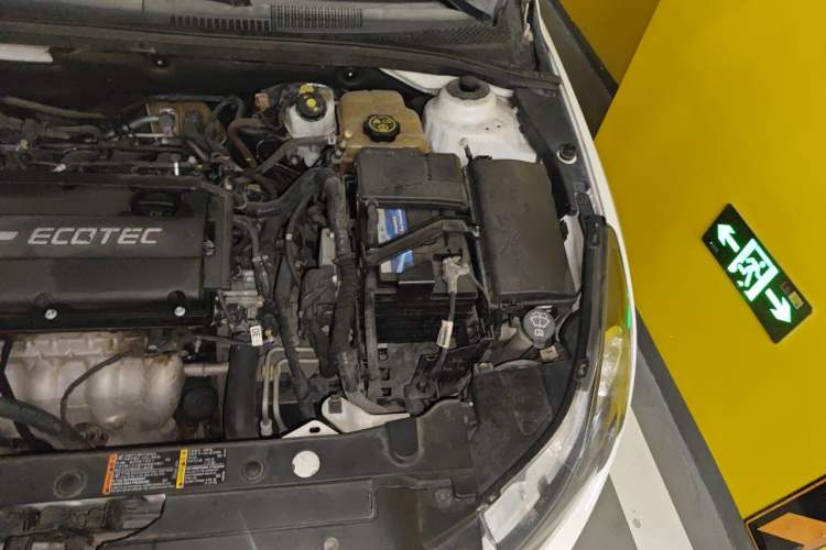 Used Chevrolet Cruze 2013 1.8L SE AT Engine Bay Left
