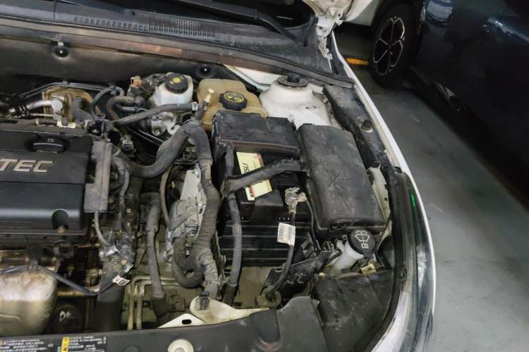 Used Chevrolet Cruze 2013 Hatchback 1.6L Automatic Luxury Model Engine Bay Left