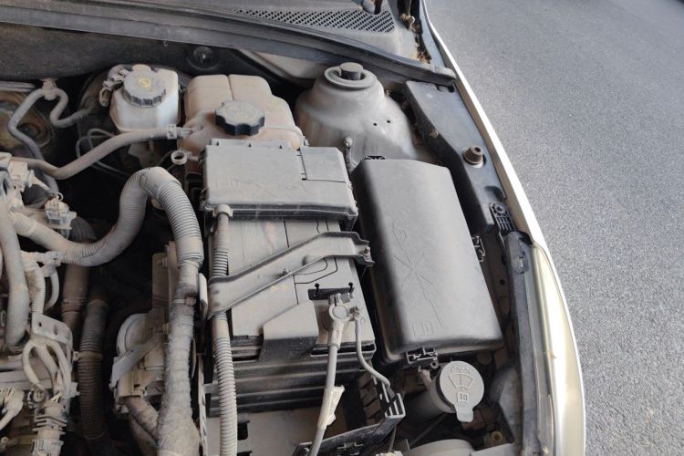 Used Chevrolet Cruze 2013 1.6L SE MT Engine Bay Left
