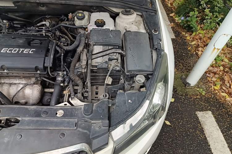 Used Chevrolet Cruze 2013 1.8L SE AT Engine Bay Left