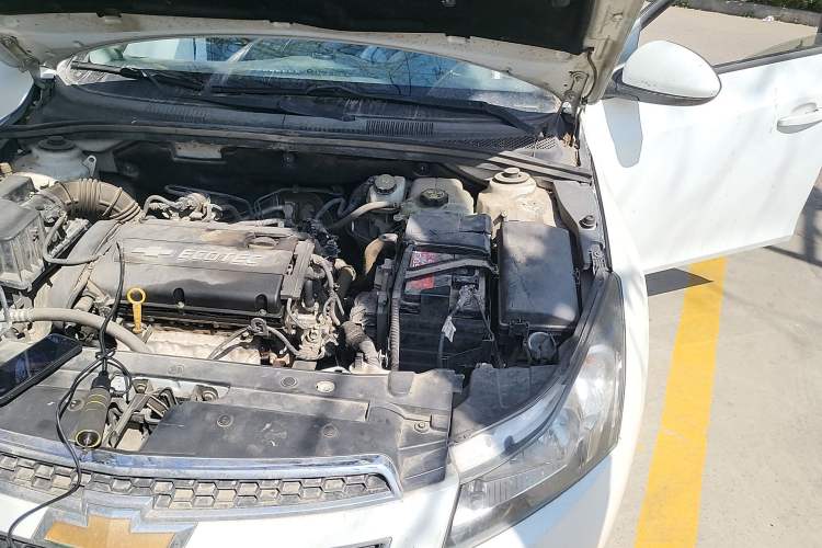Used Chevrolet Cruze 2013 1.6L SE MT Engine Bay Left