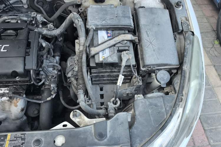 Used Chevrolet Cruze 2013 1.6L SL Grand Edition Manual Transmission Engine Bay Left