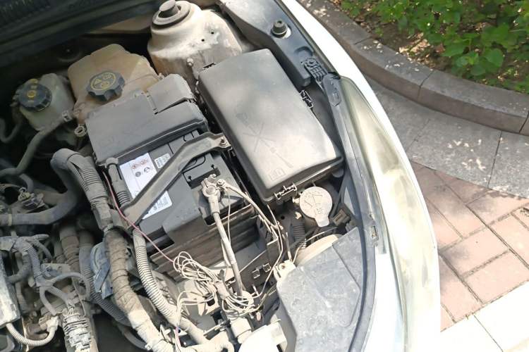 Used Chevrolet Cruze 2013 1.6L SL MT Engine Bay Left