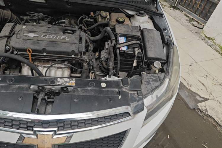 Used Chevrolet Cruze 2013 Hatchback 1.6L Automatic Luxury Model Engine Bay Left