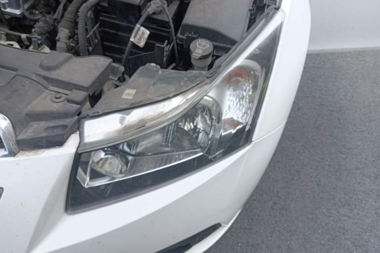 Used Chevrolet Cruze 2013 1.6L SE AT Engine Bay Left