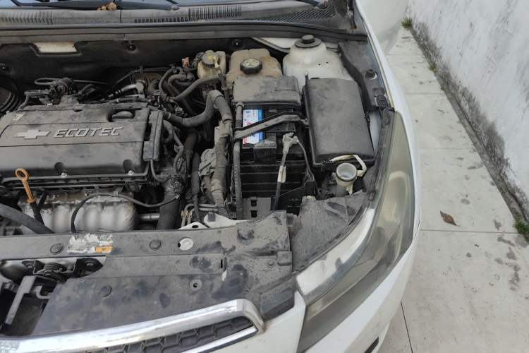 Used Chevrolet Cruze 2013 Hatchback 1.6L Automatic Luxury Model Engine Bay Left