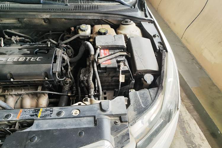 Used Chevrolet Cruze 2013 1.8L SE AT Engine Bay Left