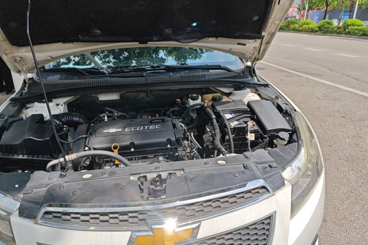 Used Chevrolet Cruze 2013 1.8L SE AT Engine Bay Left