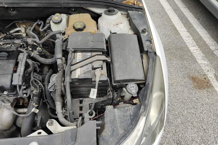 Used Chevrolet Cruze 2013 1.6L SE MT Engine Bay Left