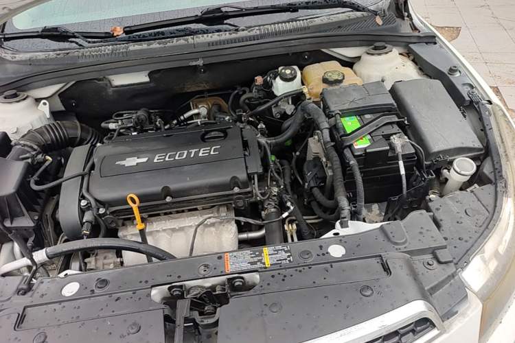 Used Chevrolet Cruze 2013 Hatchback 1.6L Automatic Luxury Model Engine Bay Left