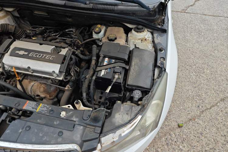 Used Chevrolet Cruze 2013 1.6L SL MT Engine Bay Left