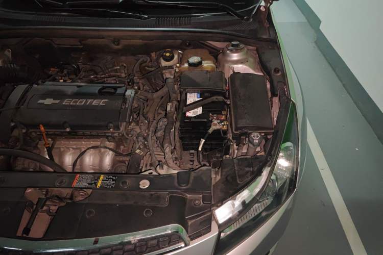 Used Chevrolet Cruze 2013 1.6L SE AT Engine Bay Left