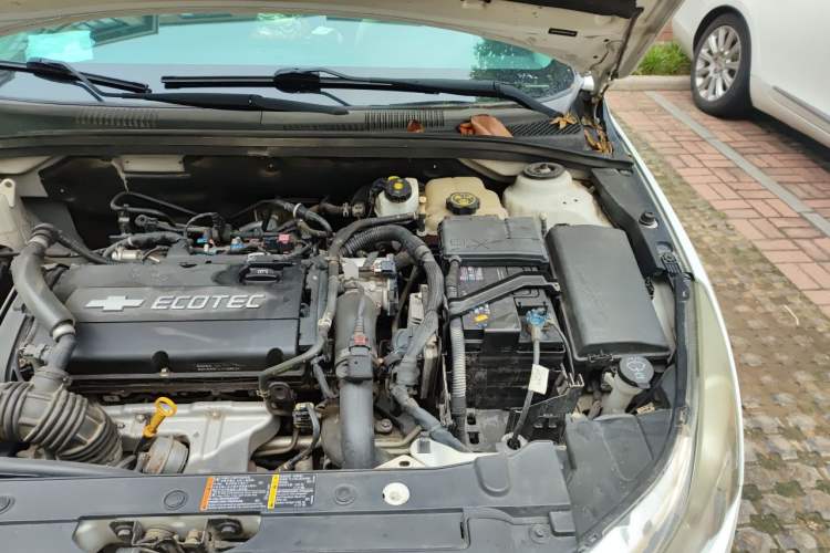 Used Chevrolet Cruze 2013 Hatchback 1.6T Automatic Flagship Model Engine Bay Left