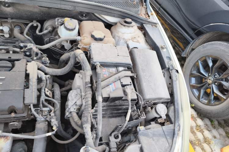 Used Chevrolet Cruze 2013 1.6L SE MT Engine Bay Left