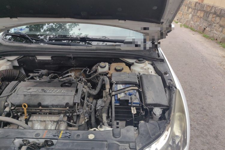 Used Chevrolet Cruze 2013 Hatchback 1.6L Manual Luxury Model Engine Bay Left