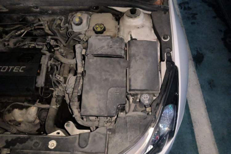 Used Chevrolet Cruze 2013 1.6L SE MT Engine Bay Left