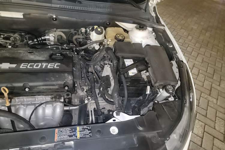 Used Chevrolet Cruze 2013 Hatchback 1.6L Automatic Luxury Model Engine Bay Left