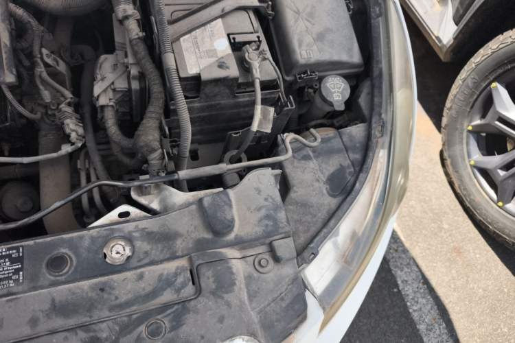Used Chevrolet Cruze 2013 1.6L SE AT Engine Bay Left