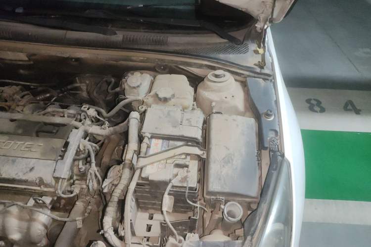 Used Chevrolet Cruze 2013 1.6L SL MT Engine Bay Left