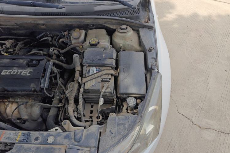 Used Chevrolet Cruze 2013 Hatchback 1.6L Automatic Luxury Model Engine Bay Left
