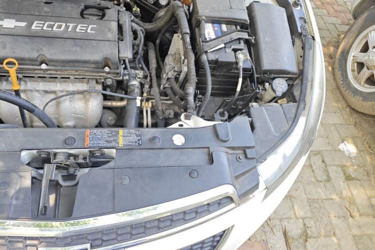 Used Chevrolet Cruze 2013 Hatchback 1.6L Automatic Luxury Model Engine Bay Left