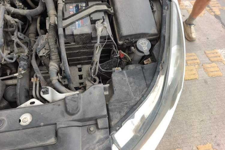 Used Chevrolet Cruze 2013 Hatchback 1.6L Automatic Luxury Model Engine Bay Left