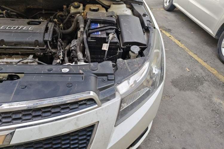 Used Chevrolet Cruze 2013 1.8L SE AT Engine Bay Left