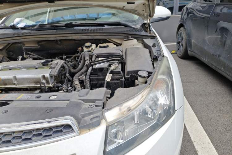 Used Chevrolet Cruze 2013 1.8L SE AT Engine Bay Left