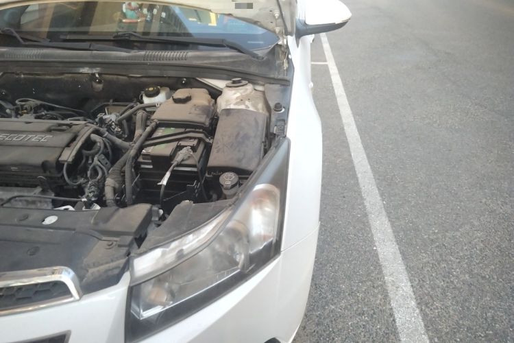 Used Chevrolet Cruze 2013 Hatchback 1.6L Manual Luxury Model Engine Bay Left