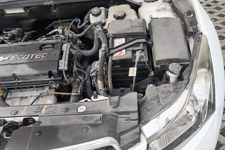 Used Chevrolet Cruze 2013 1.6L SE MT Engine Bay Left