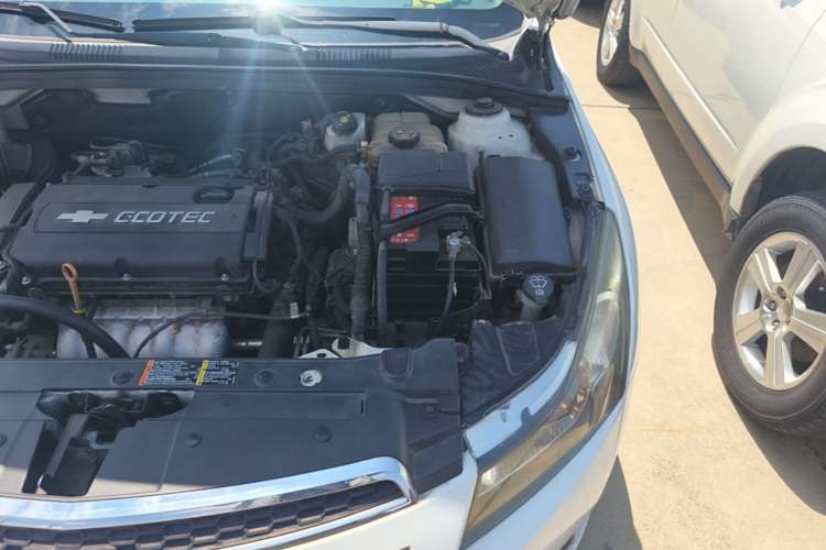 Used Chevrolet Cruze 2013 Hatchback 1.6L Automatic Luxury Model Engine Bay Left