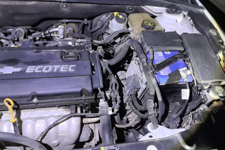 Used Chevrolet Cruze 2013 Hatchback 1.6L Manual Luxury Model Engine Bay Left