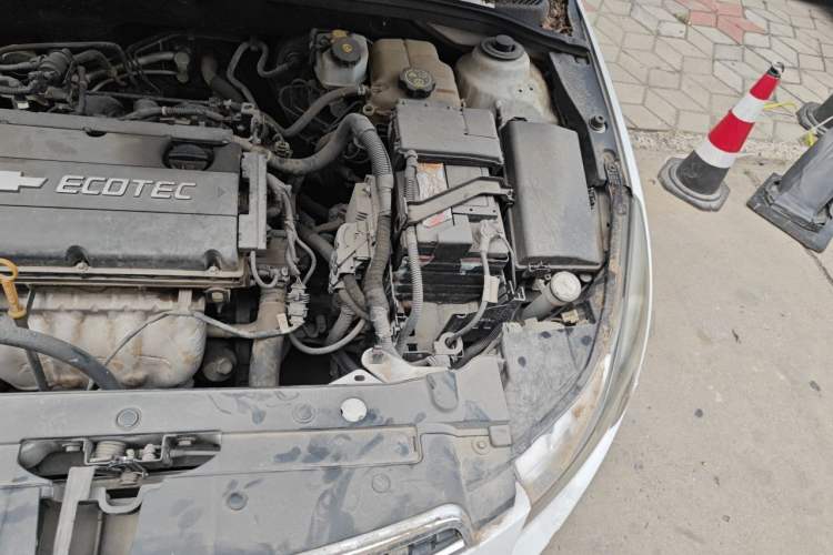 Used Chevrolet Cruze 2013 1.6L SL MT Engine Bay Left