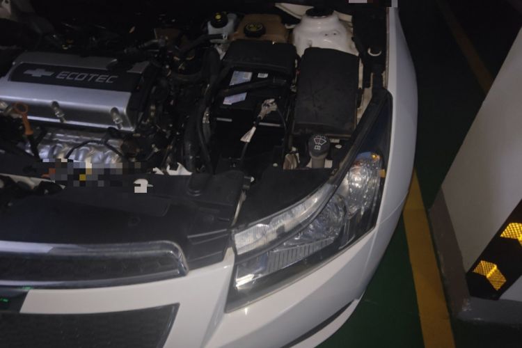 Used Chevrolet Cruze 2013 1.6L SL MT Engine Bay Left