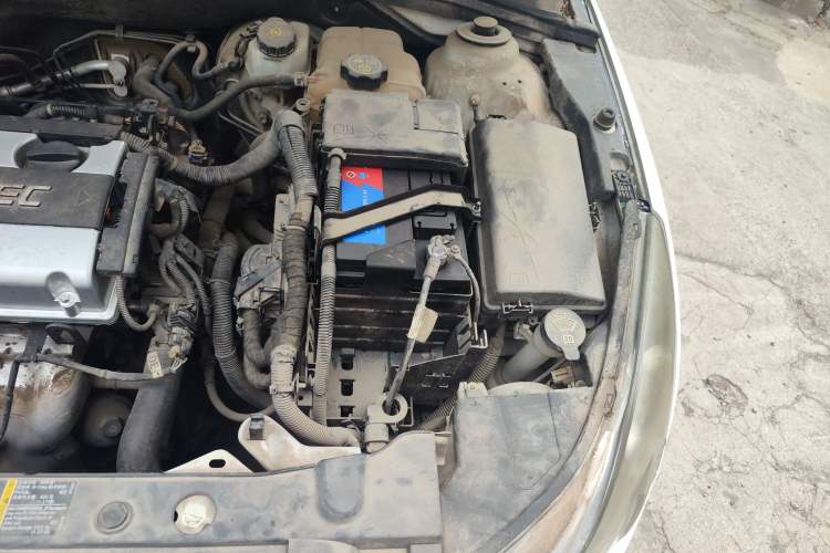 Used Chevrolet Cruze 2013 1.6L SE MT Engine Bay Left